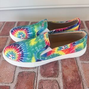 Mata women’s tie dye slip on sneakers size 11